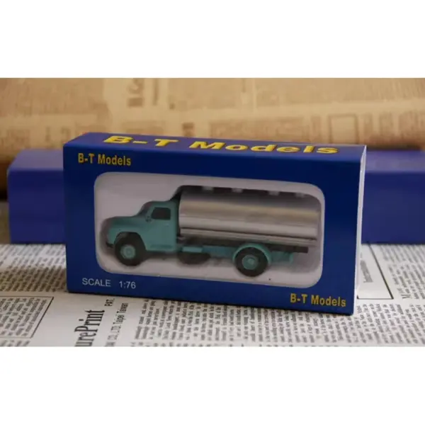Diecast 1:76 Leyland Truck Model with Trailers - Image 5