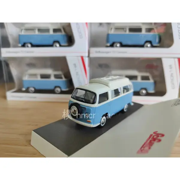1/64 VW T2 Blue & White Classic Camper Model - Image 2