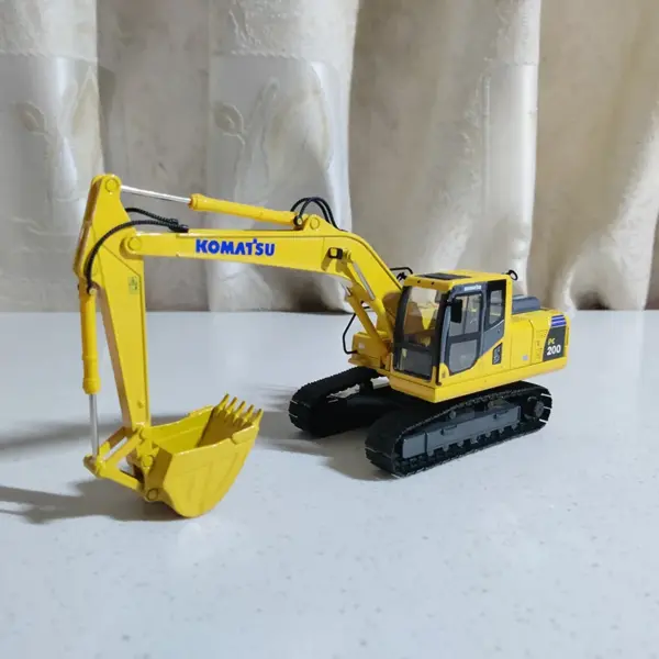 1:43 Scale Komatsu PC200-8M0 Excavator Model - Image 2