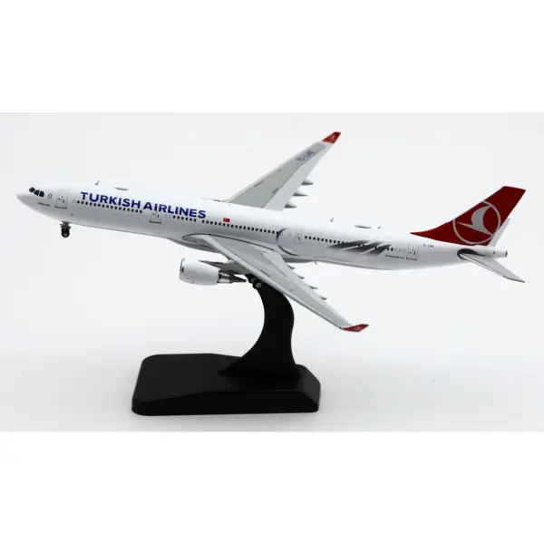 Turkish Airlines Airbus A330-300 Diecast Model 1:400 - Image 2