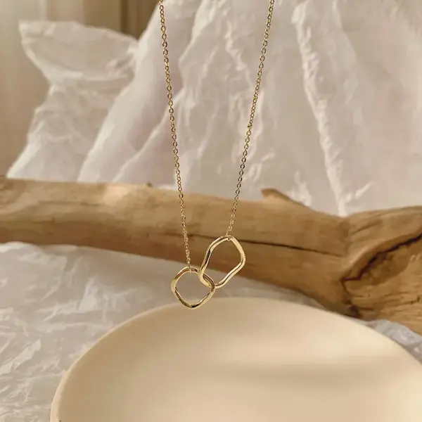 Exquisite Round Choker Necklace for Women - Image 5