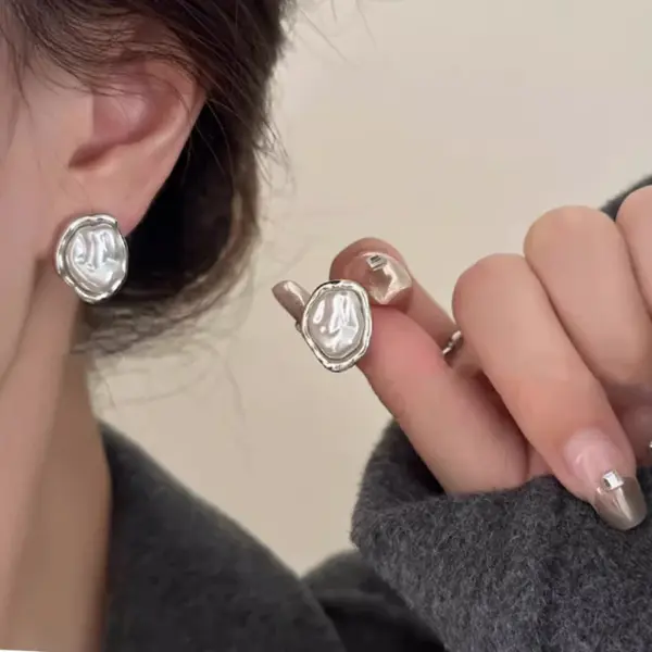 Geometric Pearl Stud Earrings for Elegant Style - Image 5