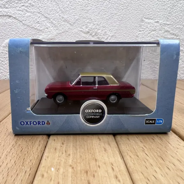 Diecast Alloy 1:76 Cortina Vintage Car Model - Image 6