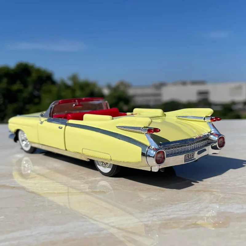 Diecast 1:32 Cadi Classic Car Model 3 Diecast 1:32 Cadi Classic Car Model - Image 3