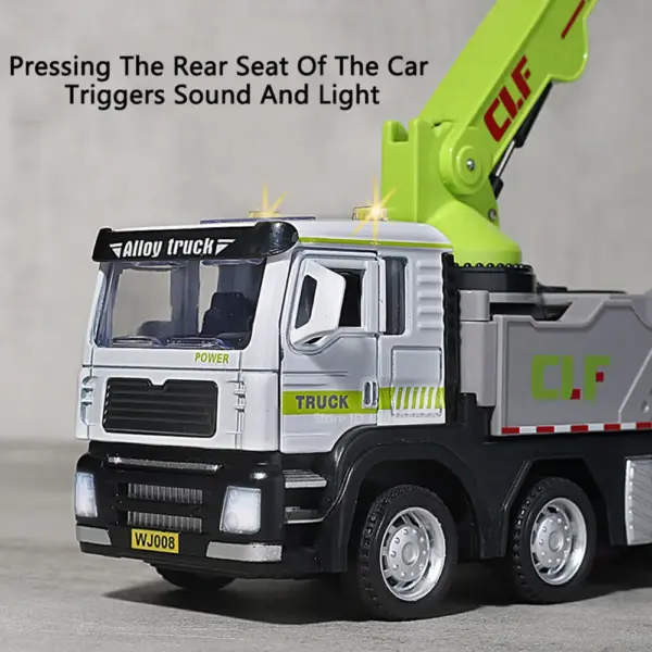 1:32 Metal Diecast Spray Pump Truck Toy - Image 2