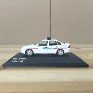 Die-cast Opel Vectra Palud 101 Police Model 9 Sa612c1a90d7f42f491691cd0f1278a8az