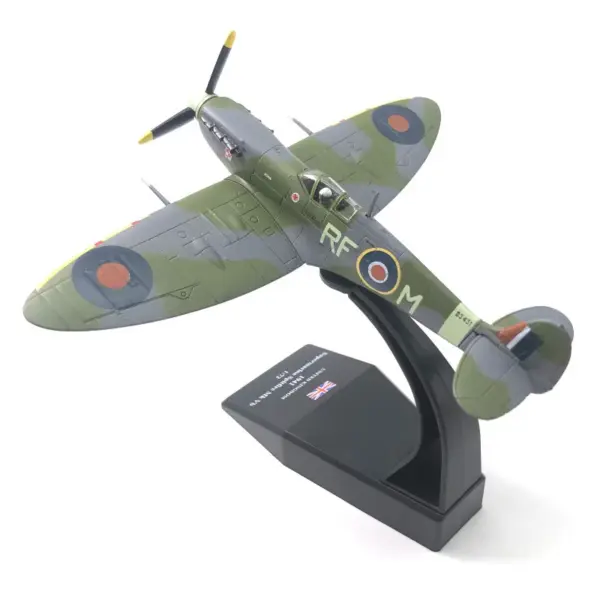 1/72 Scale U.S. Navy F4U Fighter Model - Image 7