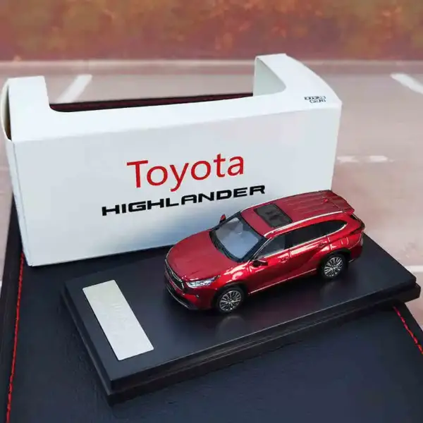Toyota Highlander 1/64 Scale Diecast Model Lock - Image 3