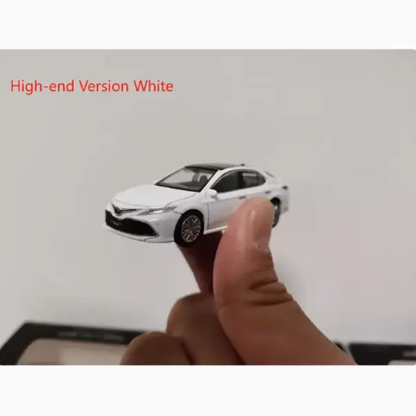 1:64 Scale Toyota Camry Diecast Model Car - Image 9