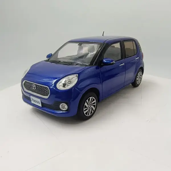 1:30 Scale Passo Alloy Hatchback Model Car - Image 3