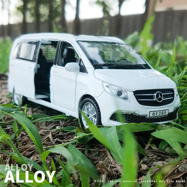 1:32 Alloy MPV Car Model Diecast Vehicle - Image 2