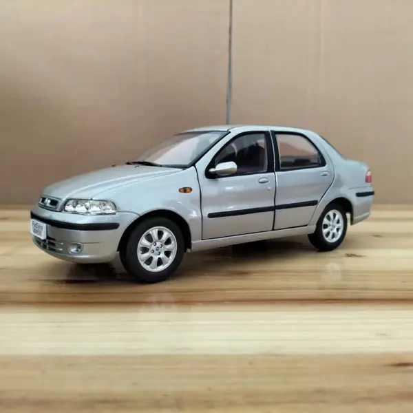 Flawed 1:18 Scale Fiat Siena Model Car - Image 2