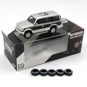 1:64 Scale Pajero Bobcat SUV Diecast Model 13 Saab1a23bfdca47a0bad2f03a9526edecH