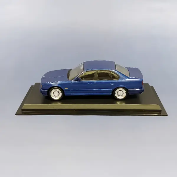 1/43 Scale M5 Classic Retro Sports Car Model - Image 3