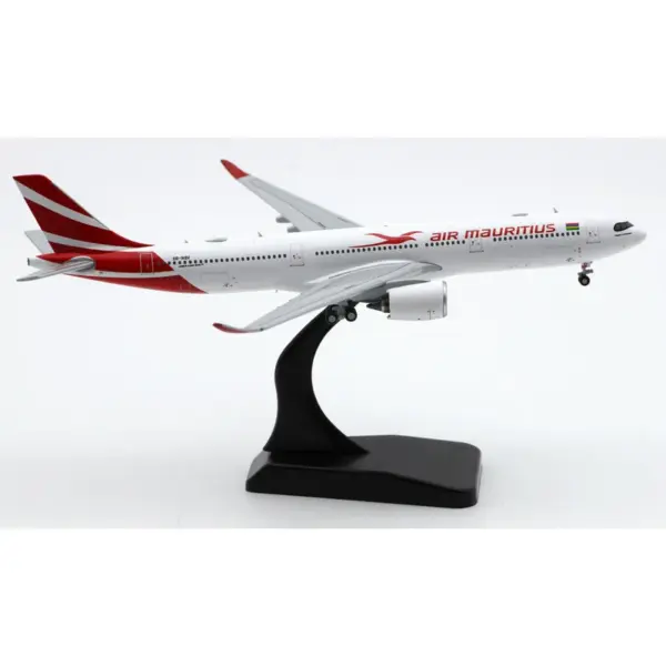 XX4169 Air Mauritius Airbus A330-900NEO Diecast Model - Image 3