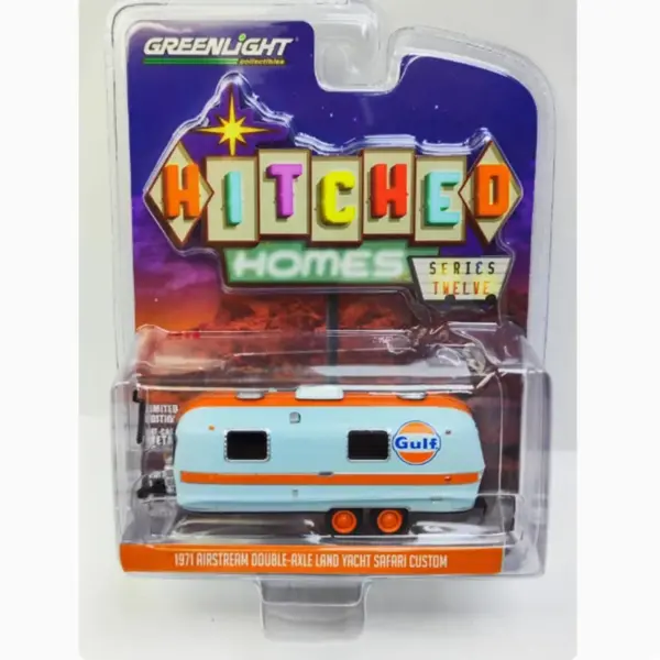 1:64 Scale Classic Red Farmtruck Model - Image 6