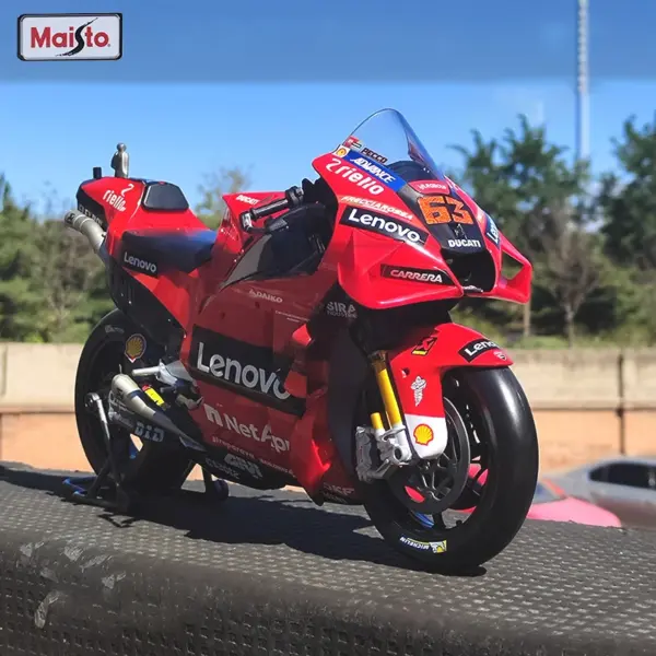 Maisto 1/6 Scale Ducati Desmosedici GP Model - Image 5