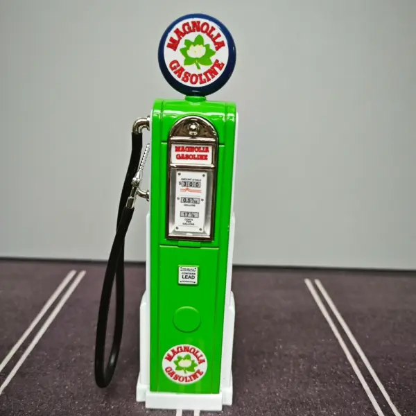 1/18 Scale Gas Station Train Scene Model - Image 13
