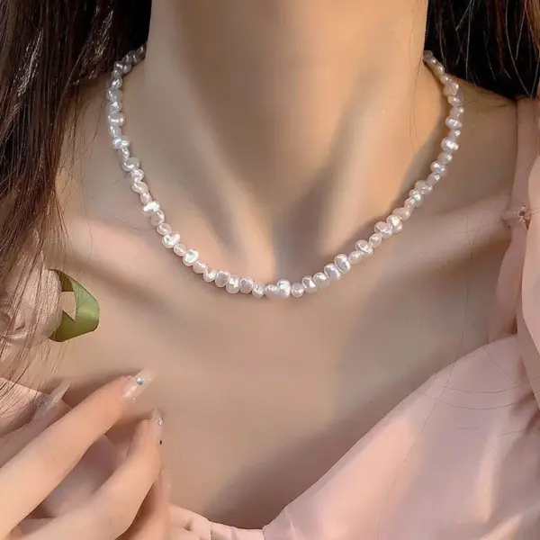 Vintage Pearl Choker Necklace with Zinc Alloy Chain - Image 2