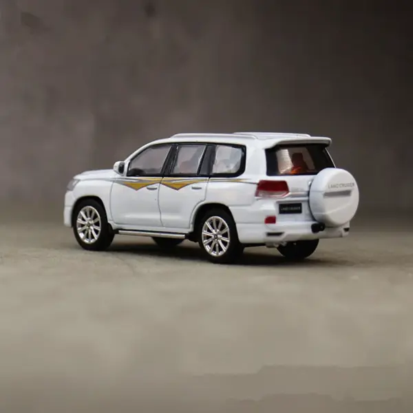 1/64 Scale Toyota Land Cruiser LC200 Model - Image 3