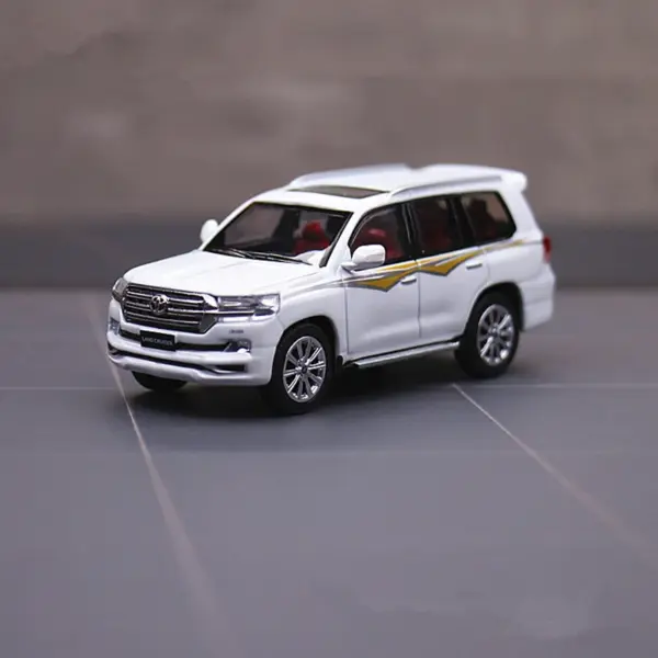 1/64 Scale Toyota Land Cruiser LC200 Model - Image 2