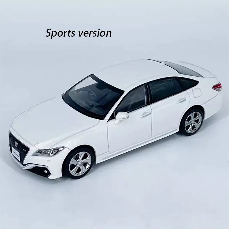 1:30 Scale Crown Sedan Diecast Model Car 9 1:30 Scale Crown Sedan Diecast Model Car - Image 9