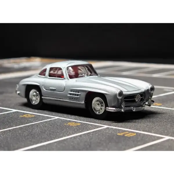 Delprado 1/43 Scale Benz 300SL Model - Image 2