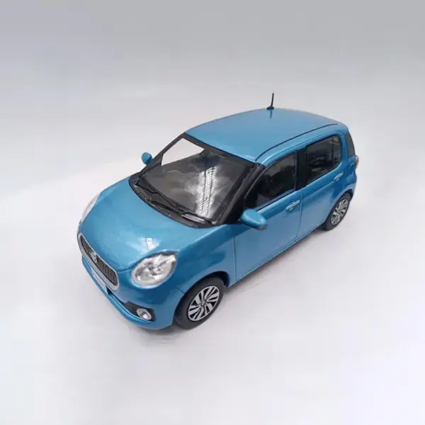 1:30 Scale Passo Alloy Hatchback Model Car - Image 4