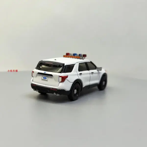 1:64 Scale Ford Police Interceptor Diecast Model - Image 2