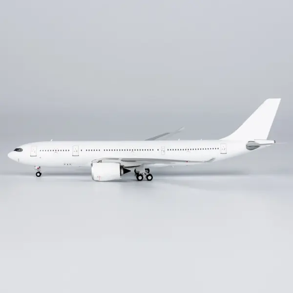 67000 Alloy Airbus A330-800 Neo Diecast Model - Image 2