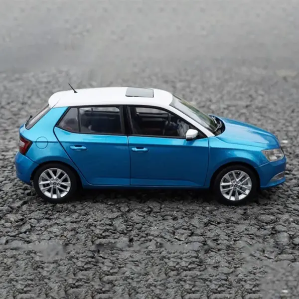 2016 Skoda NEW Fabia Diecast Model 1:18 Scale - Image 2