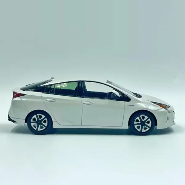 1:30 Scale Prius Diecast Car Model Replica - Image 4