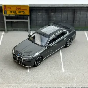 Mini GT 1:64 BMW i7 Diecast Model Car