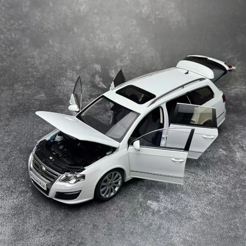 Volkswagen Passat R36 1:18 Alloy Model Car 5 Volkswagen Passat R36 1:18 Alloy Model Car - Image 5