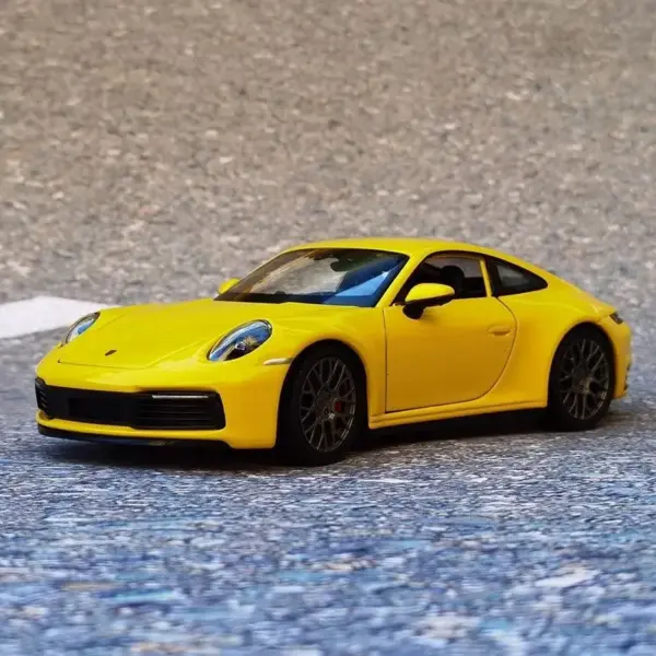 1:24 Porsche 911 Carrera 4S Diecast Model - Image 11