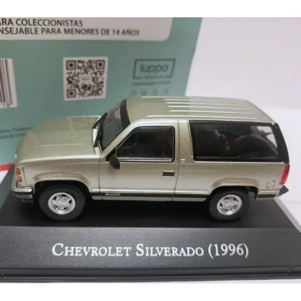 Ixo 1:43 Chevrolet Silverado Diecast Model - Image 4