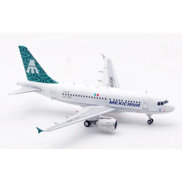 Mexicana Airbus A318 Scale Model 1:200 - Image 3