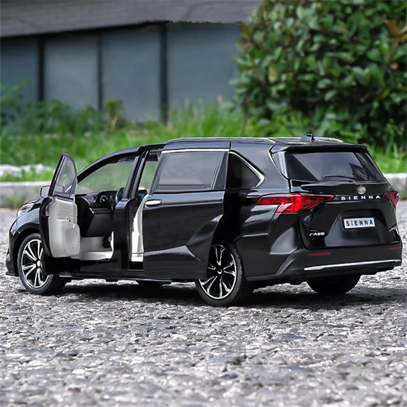 1:24 Toyota Sienna MPV Alloy Model Car 3 1:24 Toyota Sienna MPV Alloy Model Car - Image 3