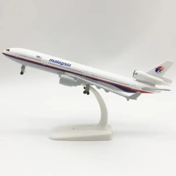 20cm KLM MD-11 Model Aircraft with Landing Gears - Image 9