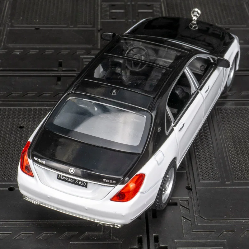1/32 Mercedes Benz Maybach S650 Diecast Model 2 1/32 Mercedes Benz Maybach S650 Diecast Model - Image 2