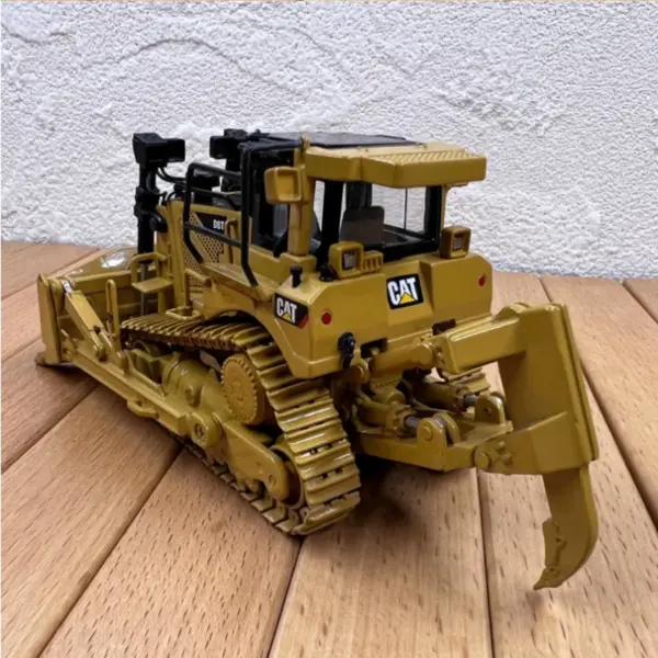 CAT D8T Crawler Bulldozer Alloy Model with Flaws - Image 3