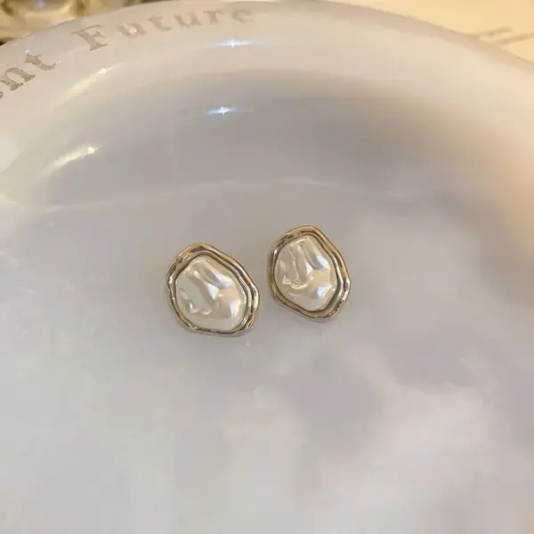 Geometric Pearl Stud Earrings for Elegant Style - Image 7