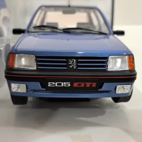 SOLIDO 1:18 P 205 GTI Diecast Model Car - Image 3