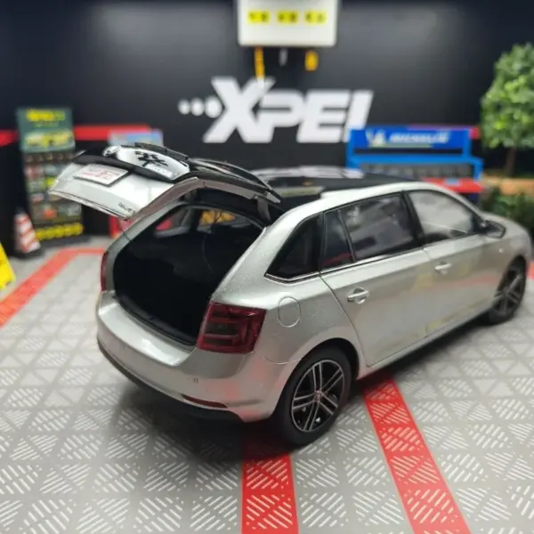 Flawed 1/18 Skoda Rapid Spaceback Diecast Model - Image 5