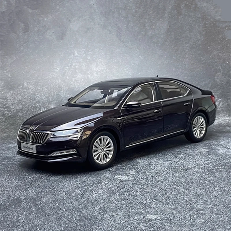 1:18 SKODA SUPERB Diecast Alloy Car Model 8 1:18 SKODA SUPERB Diecast Alloy Car Model - Image 8
