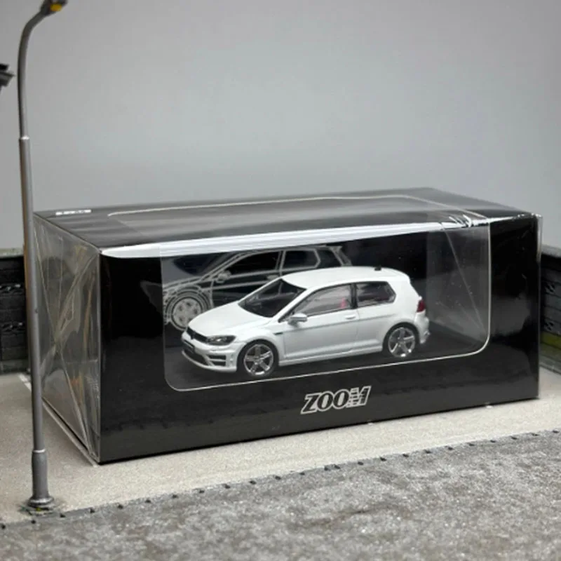 1:64 Scale VW Golf 7R Alloy Model Car 5 1:64 Scale VW Golf 7R Alloy Model Car - Image 5