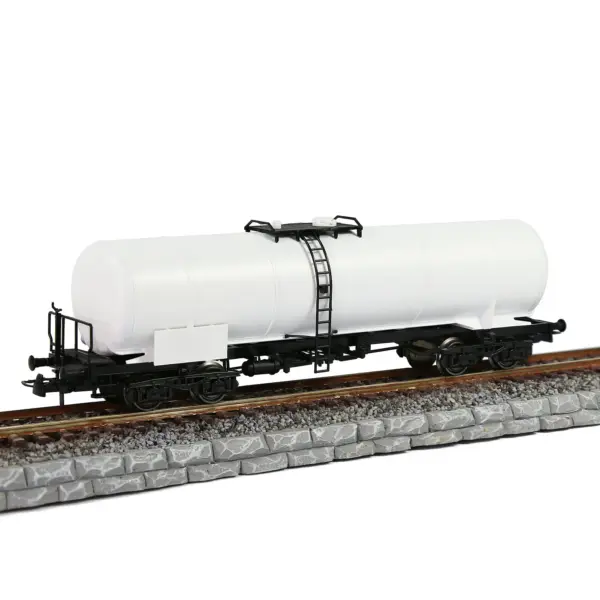 HO Scale Oil Tank Wagon Model Train Car - Image 5