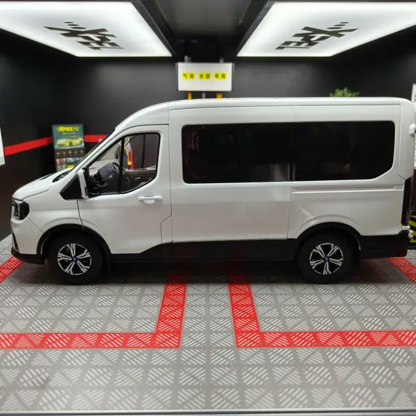 1:18 Scale Diecast Ford Transit T8 Collectible Model - Image 6