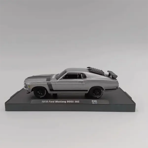 1:64 Scale Ford Mustang BOSS 302 Diecast Model - Image 3