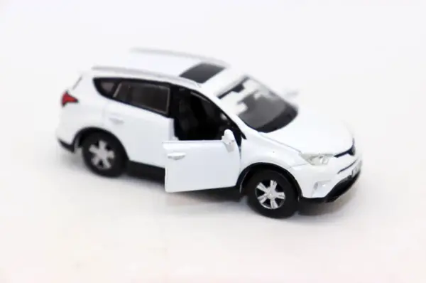 1/64 Scale RAV4 Alloy Car Model with Flaws - Image 5